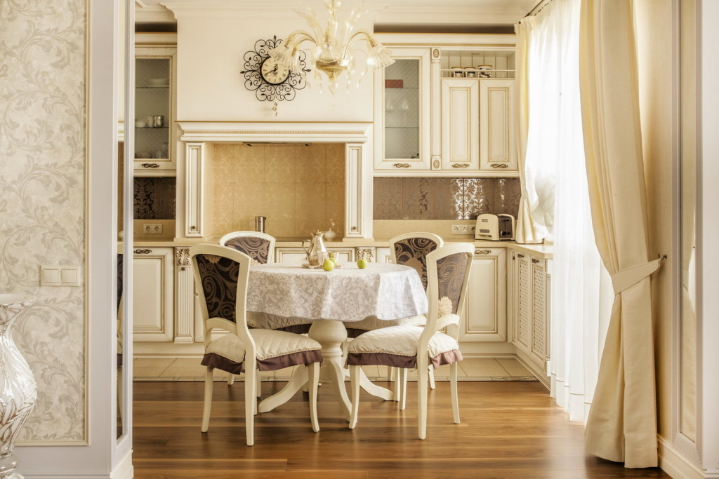 Интерьер кухни в классическом стиле